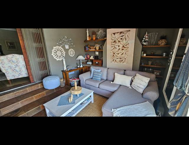 3 BEDROOM FREESTANDING FOR SALE IN CASHAN